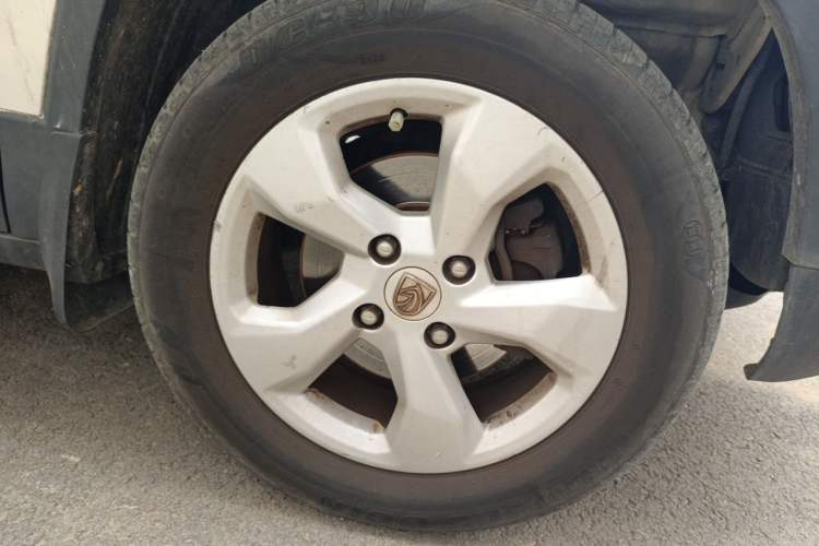 Used Baojun 510 2017 1.5L Manual Fashion Model Right Front Wheel Hub