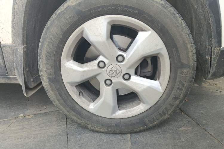 Used Baojun 510 2017 1.5L Automatic Fashion Model Right Front Wheel Hub