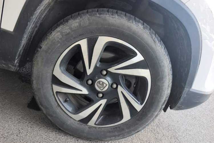 Used Baojun 510 2017 1.5L Manual Luxury Model Right Front Wheel Hub