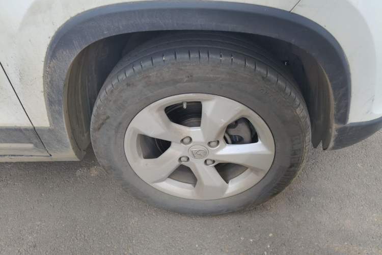 Used Baojun 510 2017 1.5L Manual Fashion Model Right Front Wheel Hub