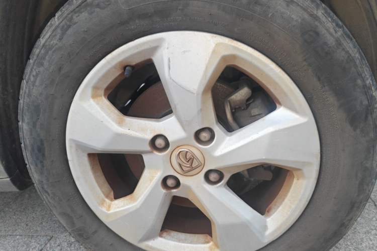 Used Baojun 510 2017 1.5L Automatic Fashion Model Right Front Wheel Hub