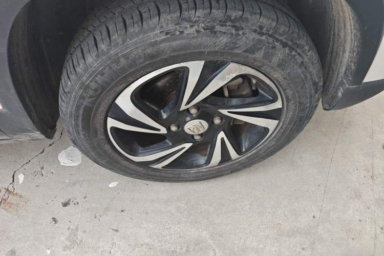 Used Baojun 510 2017 1.5L Manual Luxury Model Right Front Wheel Hub