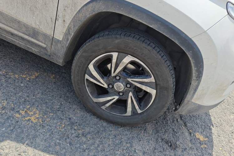 Used Baojun 510 2017 1.5L Automatic Luxury Model Right Front Wheel Hub