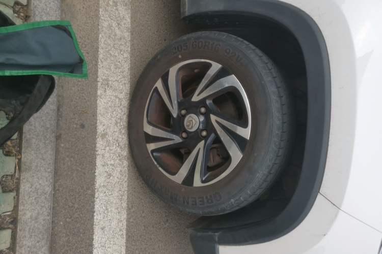 Used Baojun 510 2017 1.5L Automatic Luxury Model Right Front Wheel Hub