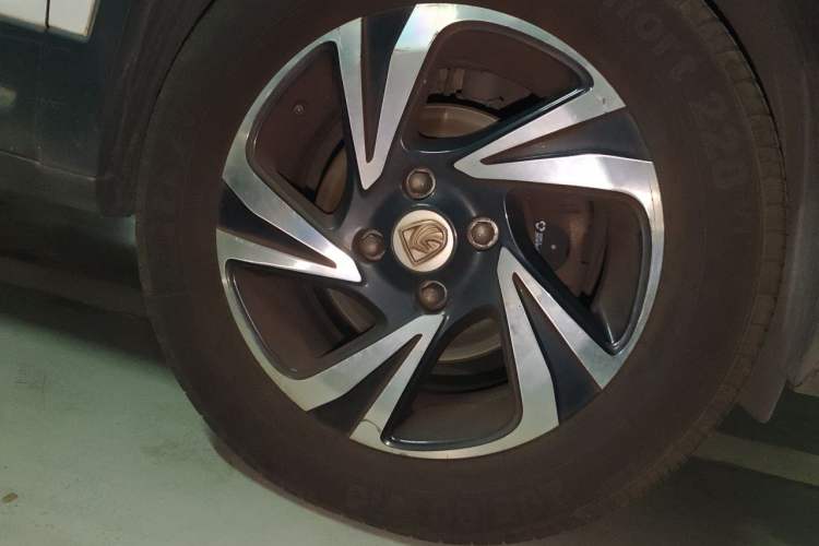 Used Baojun 510 2017 1.5L Manual Luxury Model Right Front Wheel Hub