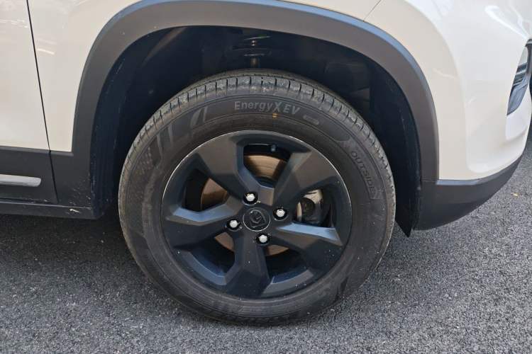 Used Baojun 510 2017 1.5L Manual Fashion Model Right Front Wheel Hub