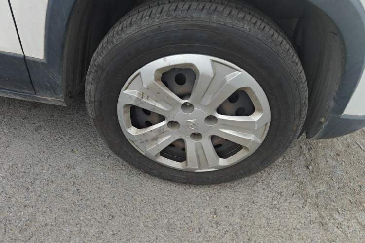 Used Baojun 510 2017 1.5L manual Comfort trim Right Front Wheel Hub