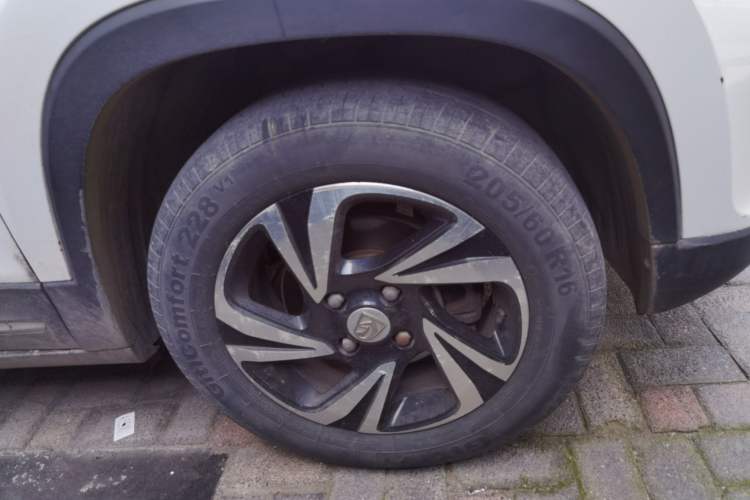 Used Baojun 510 2017 1.5L Automatic Luxury Model Right Front Wheel Hub
