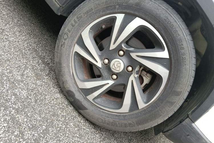 Used Baojun 510 2017 1.5L Automatic Luxury Model Right Front Wheel Hub