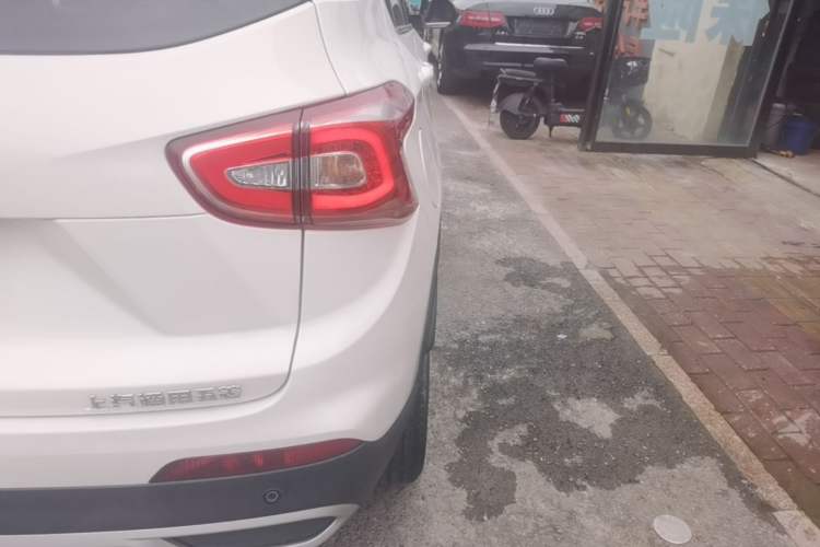 Used Baojun 510 2017 1.5L Automatic Luxury Model Right Rear Taillight
