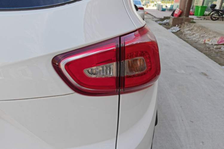 Used Baojun 510 2017 1.5L Automatic Luxury Model Right Rear Taillight
