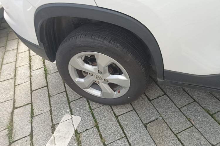 Used Baojun 510 2017 1.5L Automatic Fashion Model Right Rear Wheel Hub