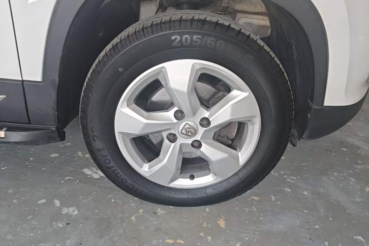 Used Baojun 510 2017 1.5L manual Comfort trim Right Rear Wheel Hub