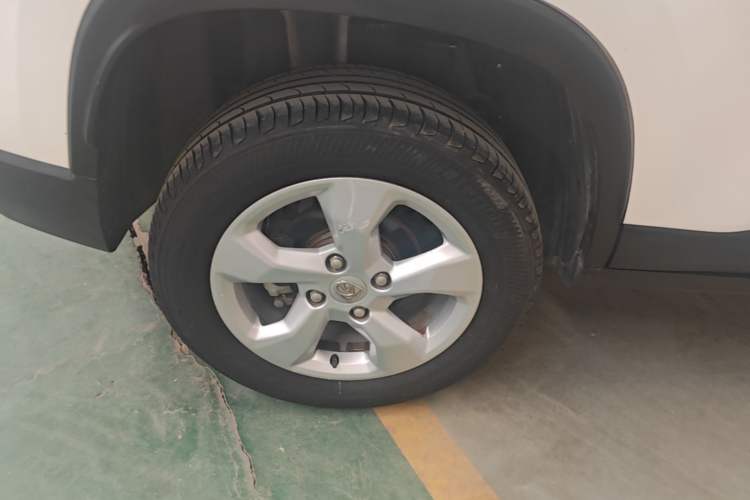 Used Baojun 510 2017 1.5L Automatic Fashion Model Right Rear Wheel Hub