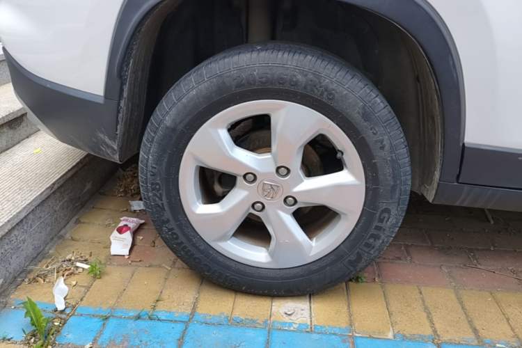 Used Baojun 510 2017 1.5L Automatic Fashion Model Right Rear Wheel Hub