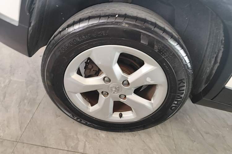 Used Baojun 510 2017 1.5L Automatic Fashion Model Right Rear Wheel Hub