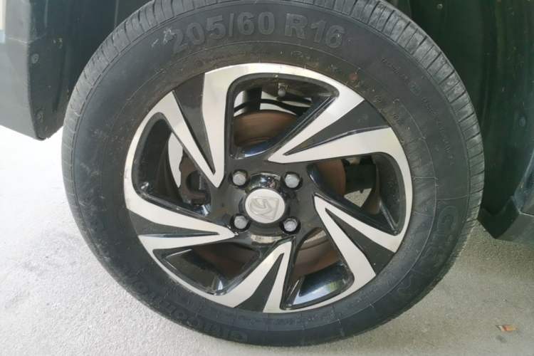 Used Baojun 510 2017 1.5L Automatic Luxury Model Right Rear Wheel Hub