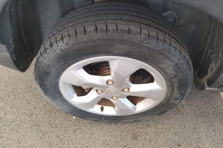 Used Baojun 510 2017 1.5L Automatic Fashion Model Right Rear Wheel Hub