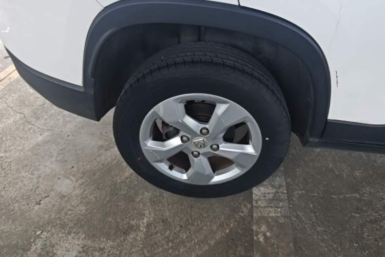Used Baojun 510 2017 1.5L Automatic Fashion Model Right Rear Wheel Hub