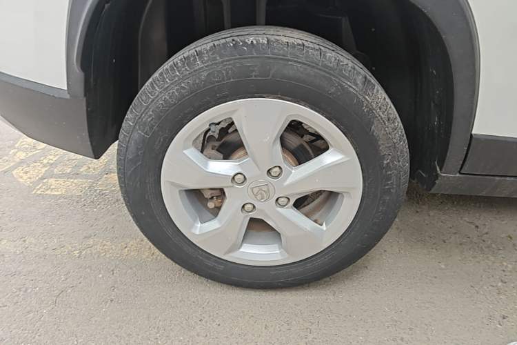 Used Baojun 510 2017 1.5L manual Comfort trim Right Rear Wheel Hub