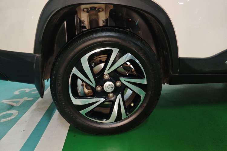 Used Baojun 510 2017 1.5L Automatic Luxury Model Right Rear Wheel Hub