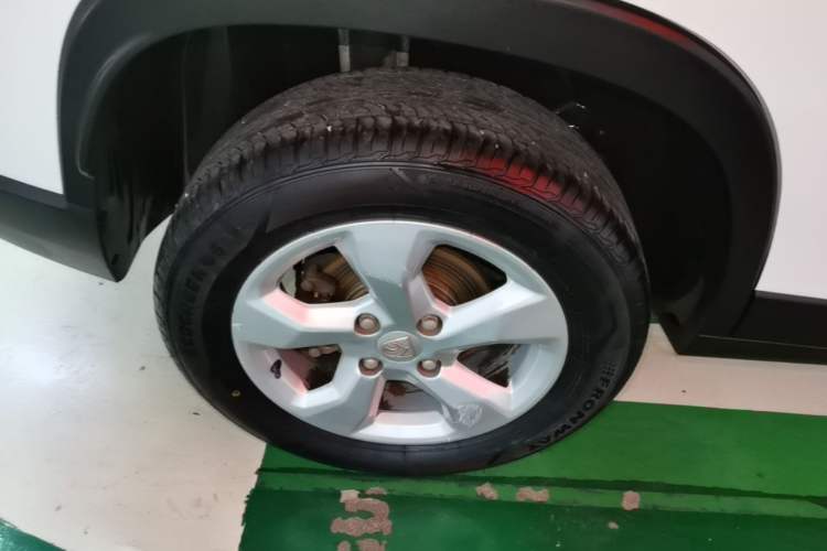 Used Baojun 510 2017 1.5L Automatic Fashion Model Right Rear Wheel Hub