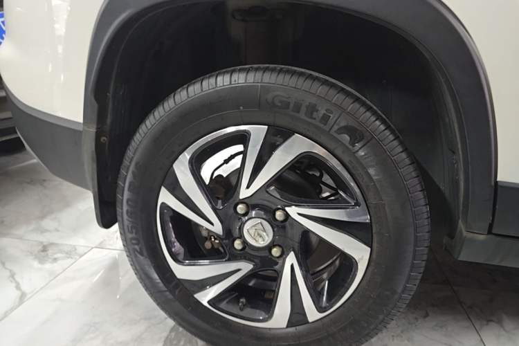 Used Baojun 510 2017 1.5L Automatic Luxury Model Right Rear Wheel Hub