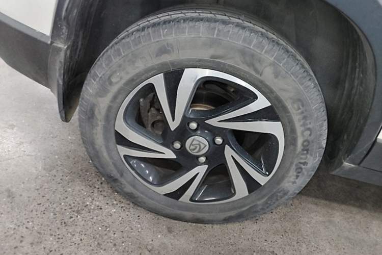 Used Baojun 510 2017 1.5L Automatic Luxury Model Right Rear Wheel Hub