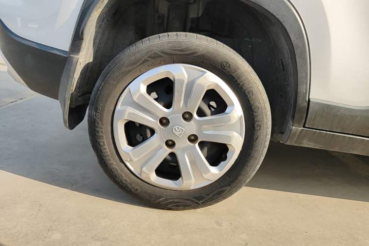 Used Baojun 510 2017 1.5L manual Comfort trim Right Rear Wheel Hub