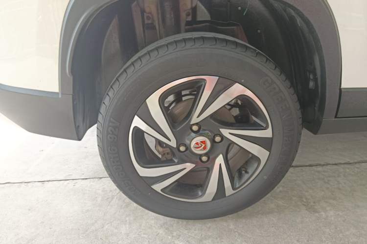 Used Baojun 510 2017 1.5L Automatic Luxury Model Right Rear Wheel Hub