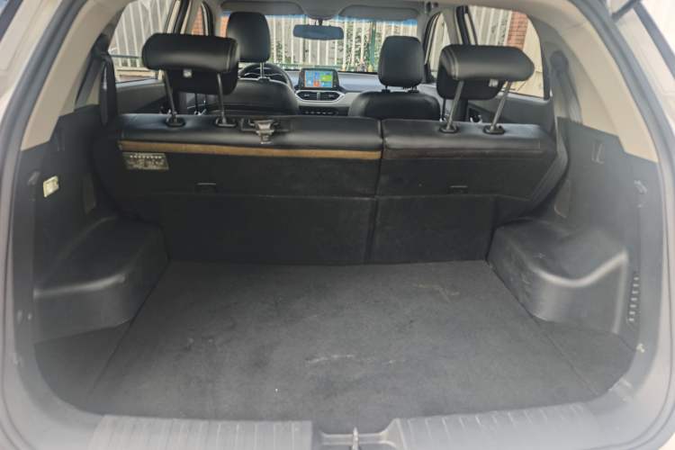 Used Baojun 510 2017 1.5L Automatic Fashion Model Roof