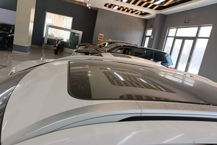 Used Baojun 510 2017 1.5L Manual Luxury Model Roof