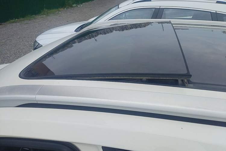 Used Baojun 510 2017 1.5L Manual Luxury Model Roof