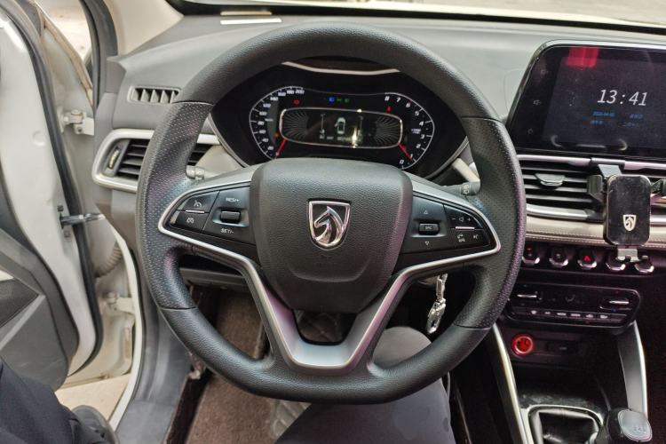 Used Baojun 510 2017 1.5L Manual Fashion Model Steering Wheel