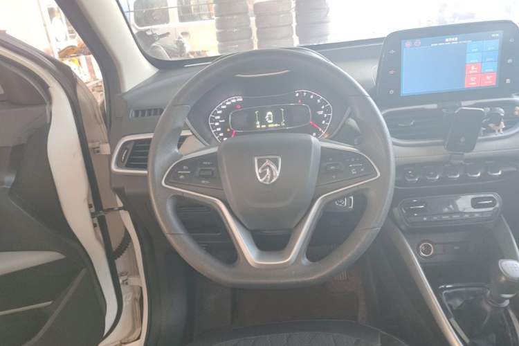 Used Baojun 510 2017 1.5L Manual Fashion Model Steering Wheel