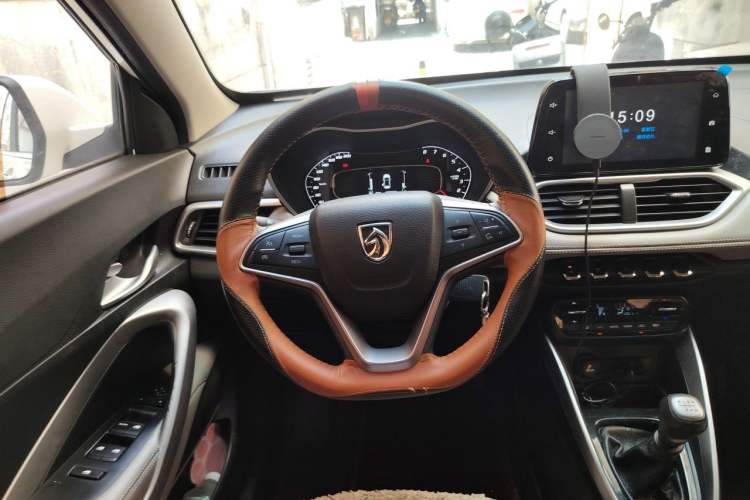 Used Baojun 510 2017 1.5L Manual Fashion Model Steering Wheel