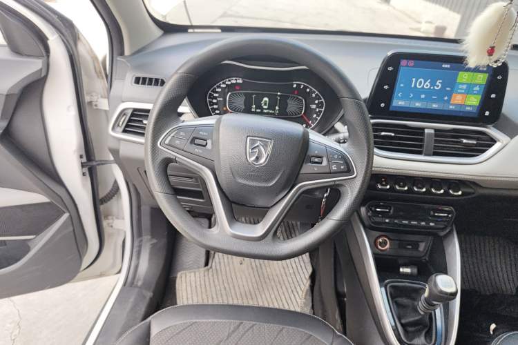 Used Baojun 510 2017 1.5L Manual Fashion Model Steering Wheel