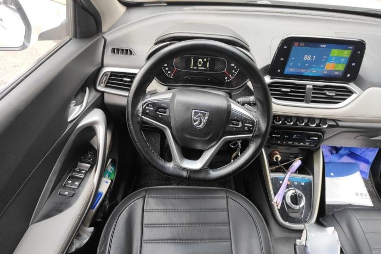 Used Baojun 510 2017 1.5L Automatic Fashion Model Steering Wheel