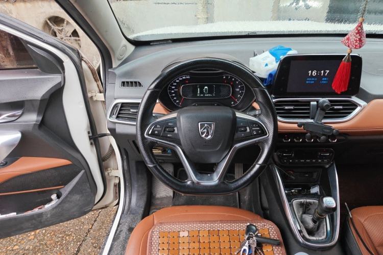 Used Baojun 510 2017 1.5L Manual Fashion Model Steering Wheel