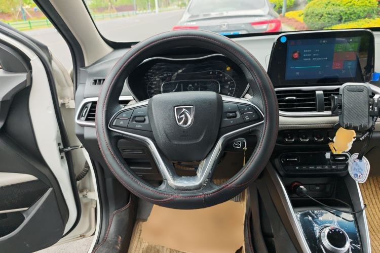 Used Baojun 510 2017 1.5L Automatic Fashion Model Steering Wheel