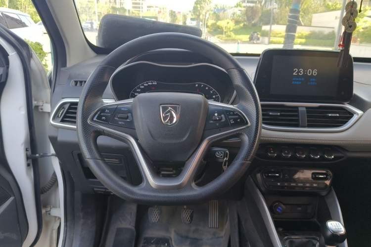 Used Baojun 510 2017 1.5L Manual Fashion Model Steering Wheel