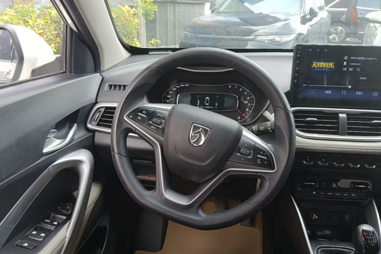 Used Baojun 510 2017 1.5L Manual Fashion Model Steering Wheel
