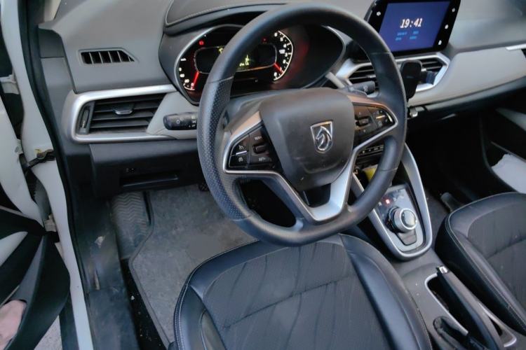 Used Baojun 510 2017 1.5L Automatic Fashion Model Steering Wheel
