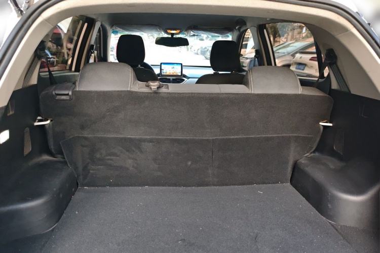 Used Baojun 510 2017 1.5L manual Comfort trim Trunk