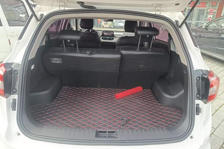 Used Baojun 510 2017 1.5L Automatic Fashion Model Trunk