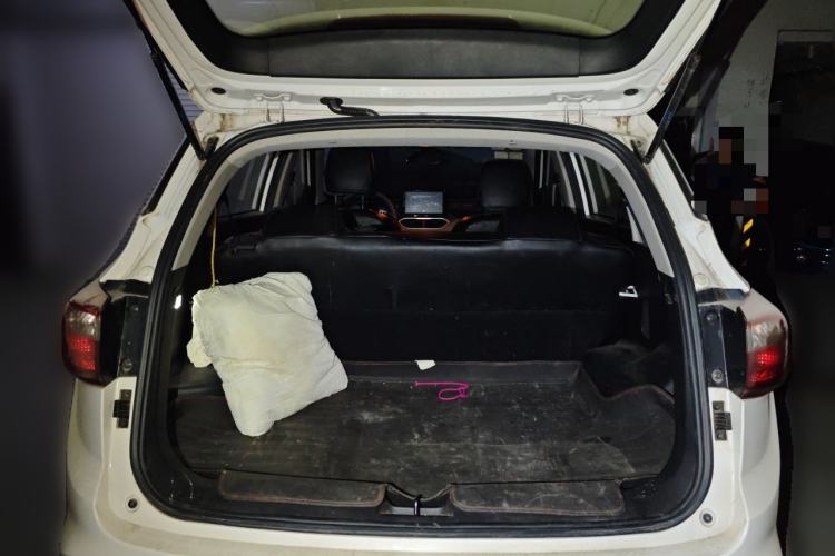 Used Baojun 510 2017 1.5L manual Comfort trim Trunk