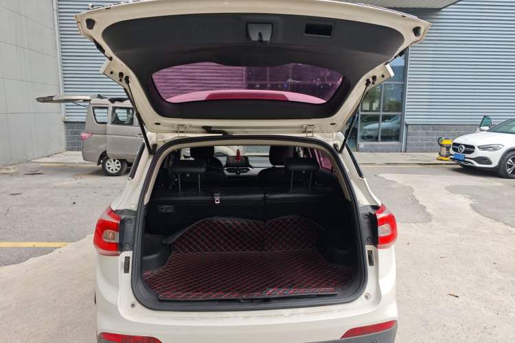 Used Baojun 510 2017 1.5L Manual Fashion Model Trunk