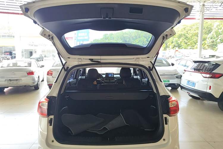 Used Baojun 510 2017 1.5L manual Comfort trim Trunk