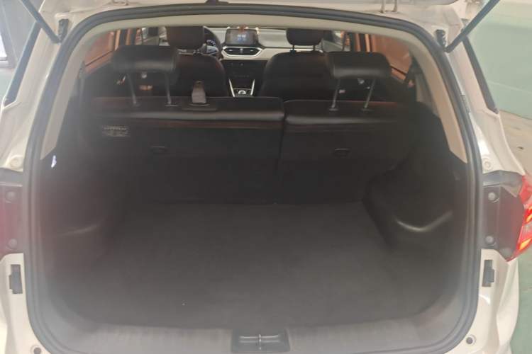 Used Baojun 510 2017 1.5L Automatic Fashion Model Trunk