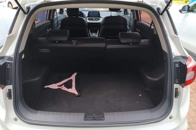 Used Baojun 510 2017 1.5L Automatic Fashion Model Trunk